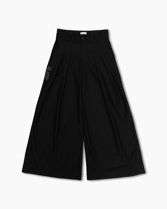 Baggy tobi trousers with double pleats — contemporary Japanese-inspired pants from Shin Seikatsu made in Dubai